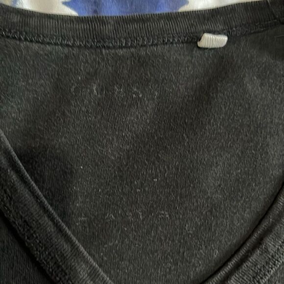 Guess black  T-shirt/Size L - Picture 3 of 4